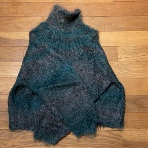 Mohair black/green sweater. Gorgeous and so fluffy!